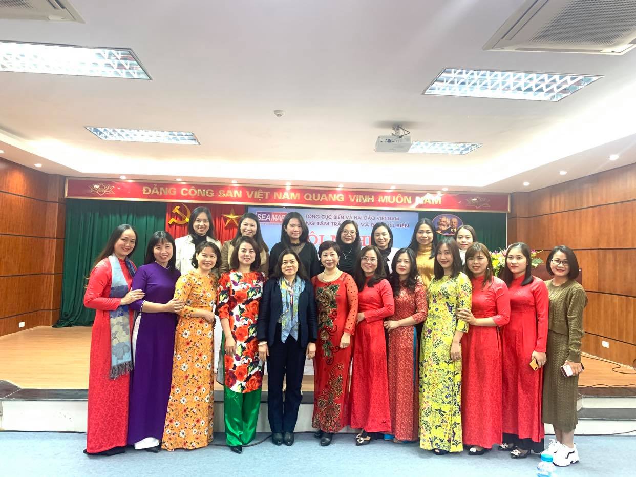 [-]Những[-]b&oacute;ng[-]hồng[-]kết[-]nối[-]giữa[-]đất[-]liền[-]v&agrave;[-]biển[-]xa